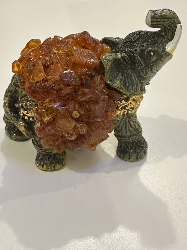 تحفه فيل ملبس كهرمان حر