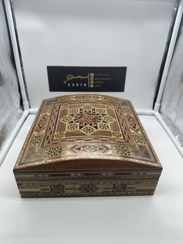 علبة فاخرة من خشب الموزاييك