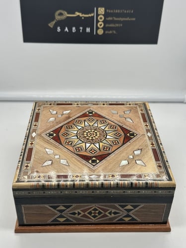 علبة خشبية فاخرة لحفظ المقتنيات مطعمة بالصدف