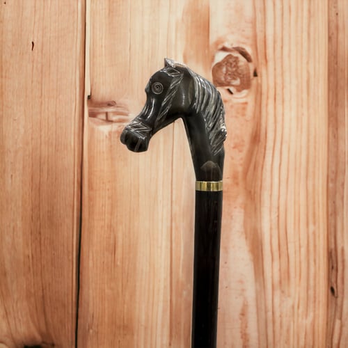 عصى رجالي من خشب الفنجي وراس الحصان من قرن الجاموس