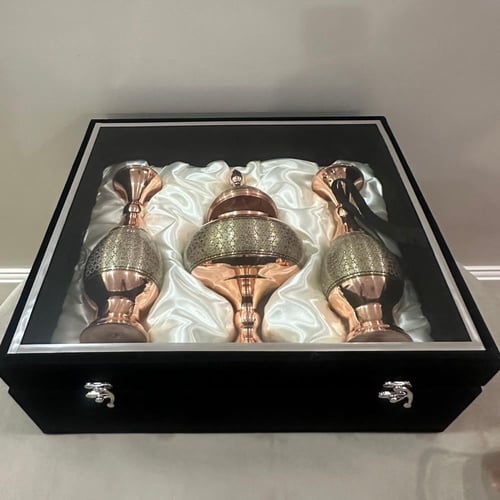 طقم ثلاث قطع تحف نحاس مطعم بالعاج