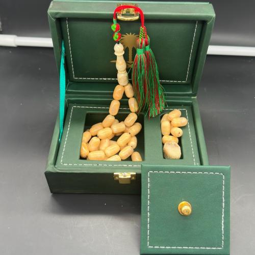 سبحة مرجان ابيض طبيعي حر مع عينة من المرجان