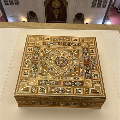 صندوق خشبي فاخر مطعم بالصدف مع قفل