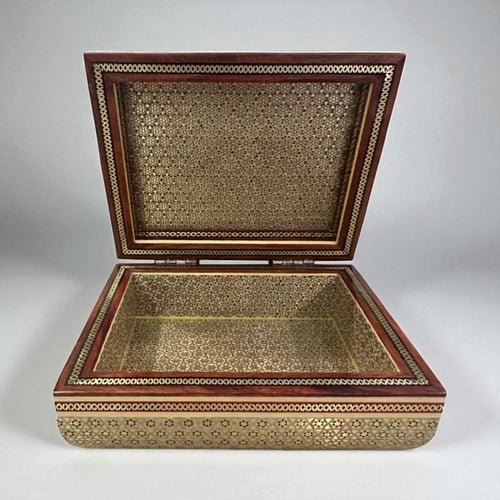 علبة خشبية فاخرة مطعمة بالعاج والنحاس