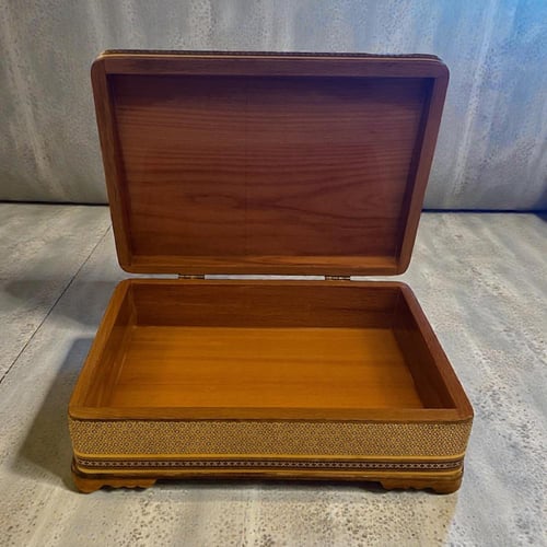 صندوق خشبي فاخر مطعم بالعاج والحاس