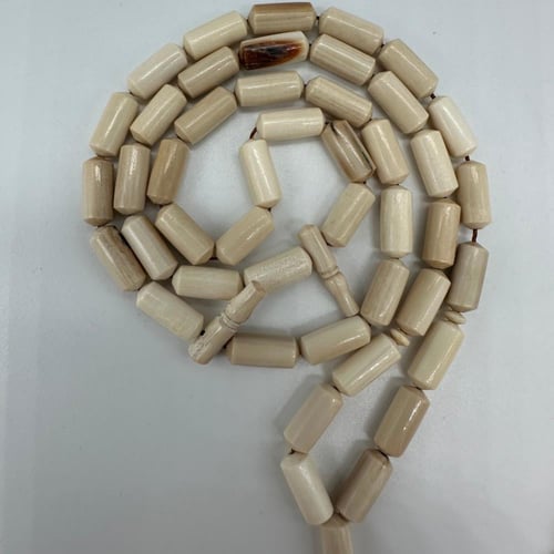 سبحة من عاج الماموث المنقرض