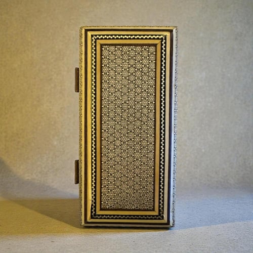 علبة خشبية مطعمه بالكامل من العاج والنحاس