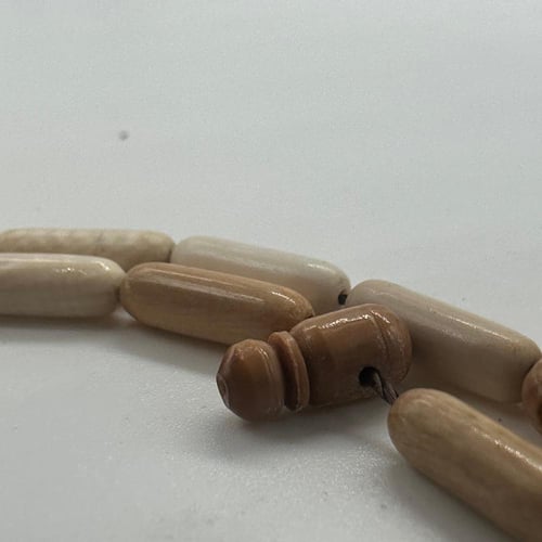 سبحة من عاج الماموث المنقرض