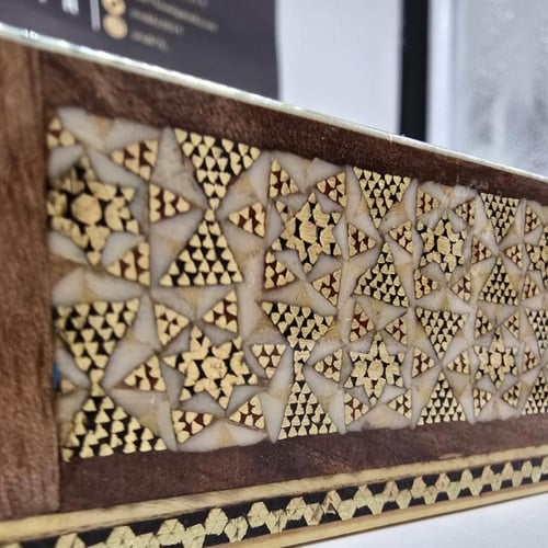 علبة خشبية مجنون ليلى مطعمه بالعاج والنحاس