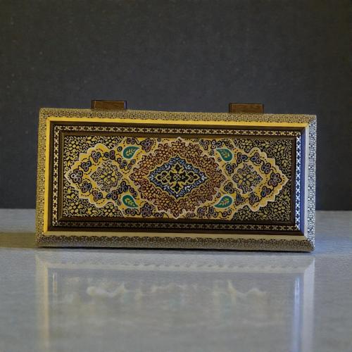 علبة خشبية مطعمه بالكامل من العاج والنحاس