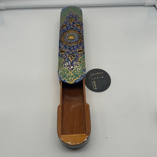 علبة خشبية فاخرة مطعمه بالنحاس والعاج