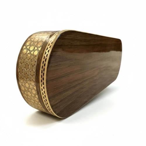 علبة خشبية مطعمه بالعاج والنحاس شعار المملكه