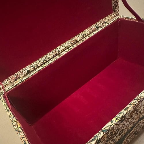 صندوق خشبي فاخر لحفظ المقتنيات الثمينه