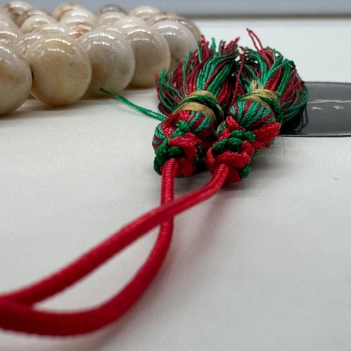 سبحة مرجان ابيض حر مع عينة طبيعية من المرجان