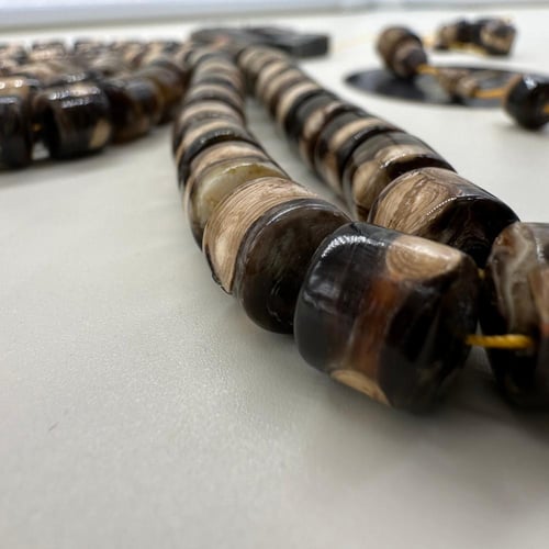 سبحة يسر وردي طبيعي مع ترسة ظهر سلحفاة طبيعي