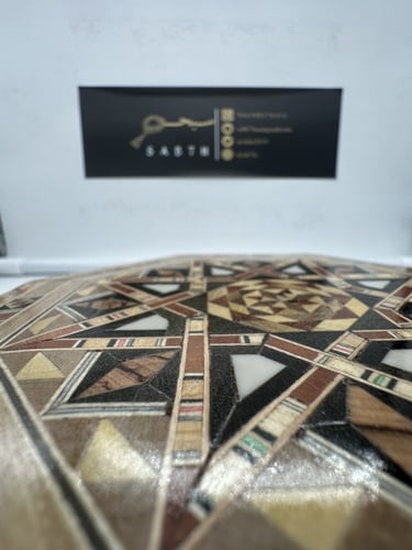 علبة خشبية فاخرة ثماني الشكل مطعم بالصدف