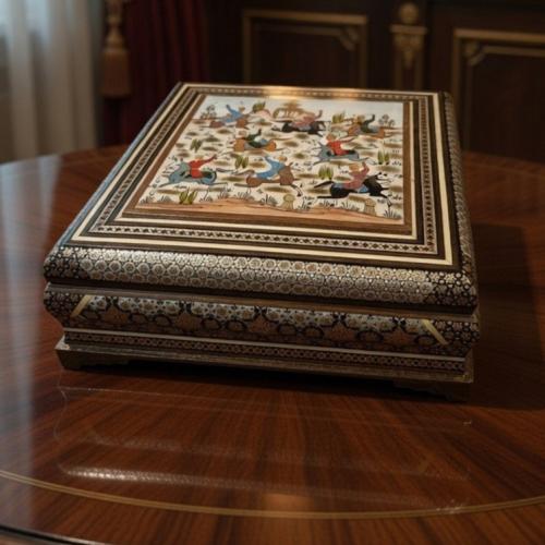 صندوق خشبي فاخر جدا مطعم بالعاج والنحاس