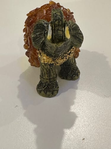 تحفه فيل ملبس كهرمان حر