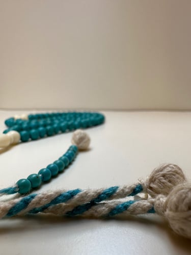 سبحة فيروز كبس مطعم بالعظم عدد الخرز 99