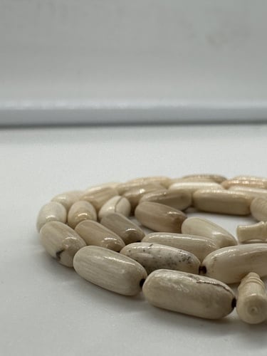 سبحة من عاج الماموث المنقرض