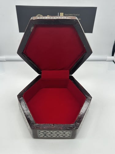 علبة خشبية سداسي الشكل
