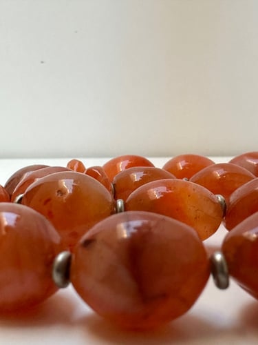 سبحة من حجر العقيق اليماني عدد الخرز 33