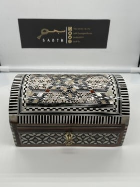 علبة خشبية فاخرة لحفظ المقتنيات مع قفل