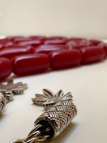 سبحة فاتوران الماني قص صنوبري لون كرزي