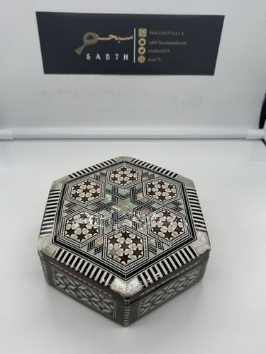 علبة خشبية سداسي الشكل