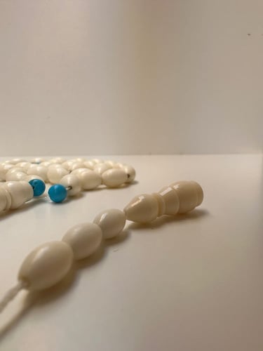 سبحة عظم مطعم بتراب الفيروز عدد الخرز 33