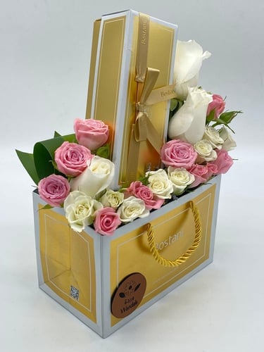 كيس وتشوكليت بستاني مع الورد الطبيعي وردي