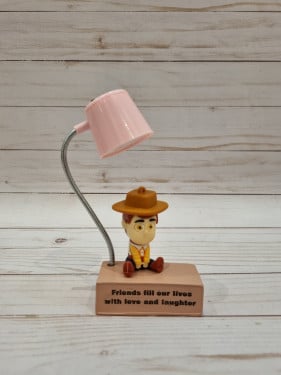 مصباح مكتبي بشخصية وودي