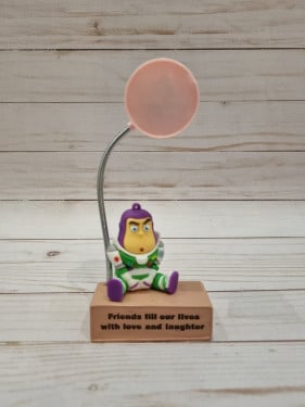 مصباح مكتبي بشخصية باز يطير