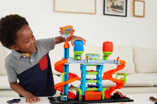 Hot Wheels - Mega Tower Car Wash ,with 1 Color Shi...
