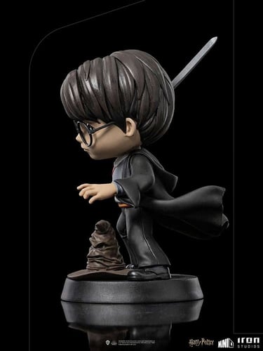 HARRY POTTER - HARRY POTTER WITH SWORD OF GRYFFIND...