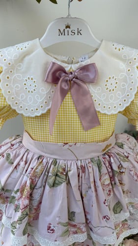 فستان النرجس الاصفر