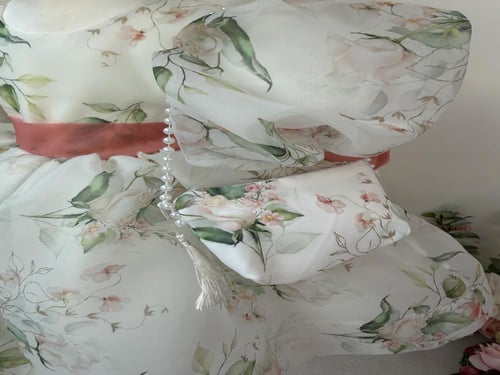 كاندي المشمش مع شنطة وطوق وفيونكة كبيرة بروش