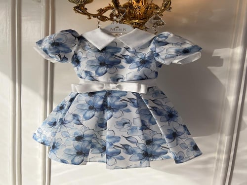 فستان بطبعات ورد ازرق