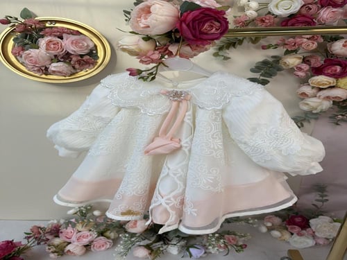 فستان روزالين للمواليد بالدانتيل الابيض