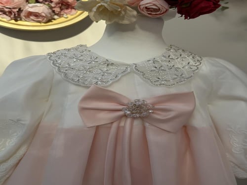 فستان روزالين للمواليد بالدانتيل الابيض