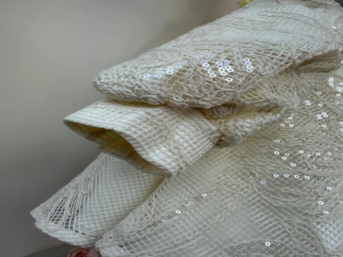 فستان سكرة الصغيرة بفيونكات