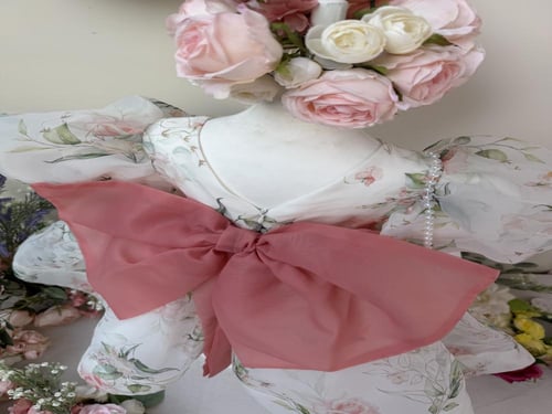 كاندي المشمش مع شنطة وطوق وفيونكة كبيرة بروش