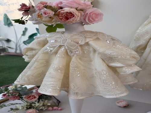 فستان سكرة الصغيرة بفيونكات