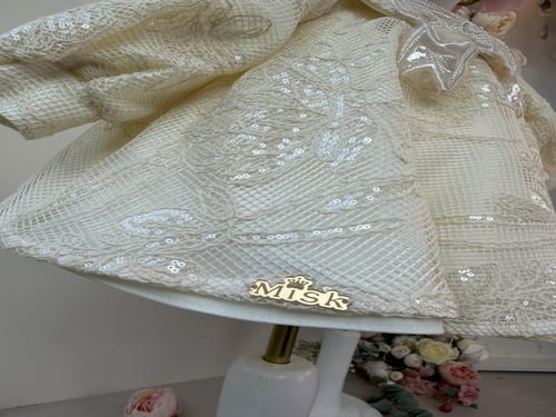 فستان سكرة الصغيرة بفيونكات