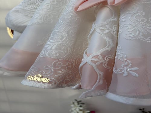 فستان روزالين للمواليد بالدانتيل الابيض