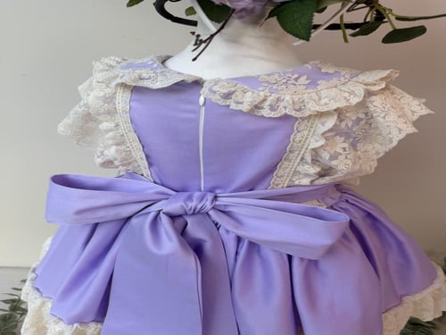 فستان فيكتوري موف مع طوق فيكتوري كريستال