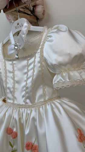 فستان ايزابيلا تطريز يدوي+ عقد تشوكر وبدون جيبون