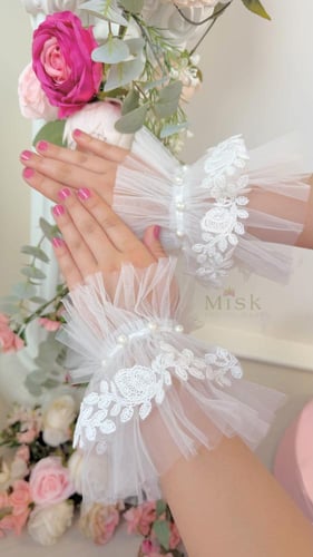 فستان دانتيل مطرز بلؤلؤ+ قفاز وشنطة