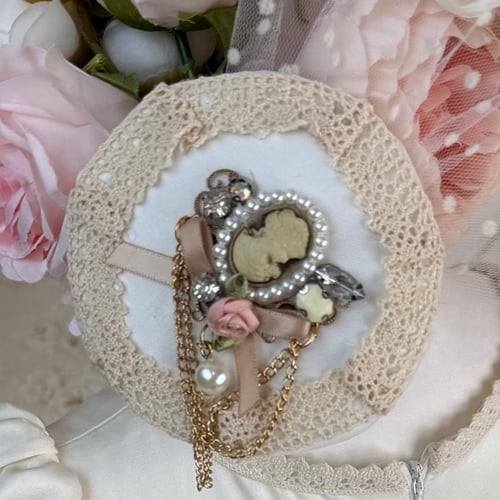 فستان ريمي الصغيرة+ فيونكة الشعر