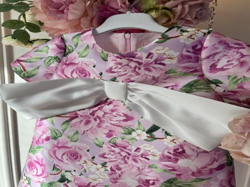 فستان فلورا فيونكة + طوق الشعر